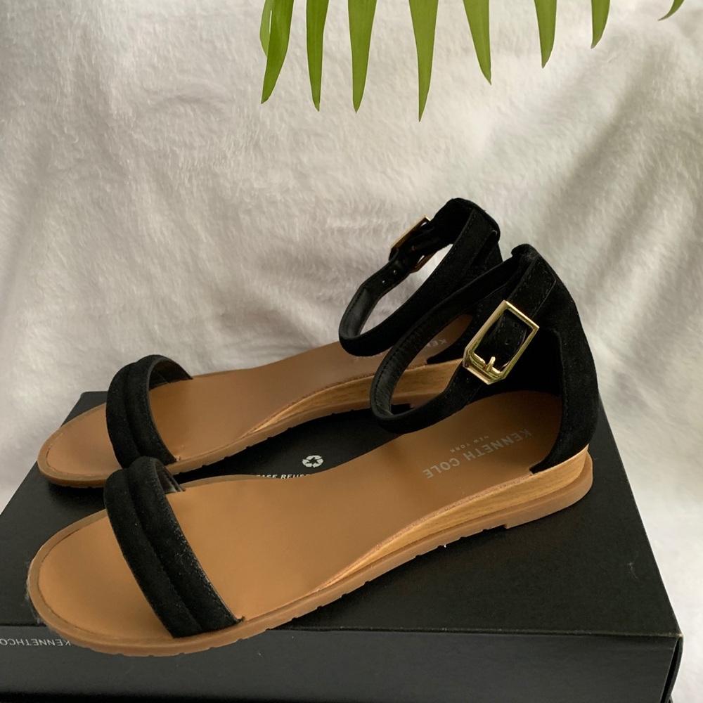 KENNETH COLE NEW YORK WOMEN'S JENNA SANDAL.